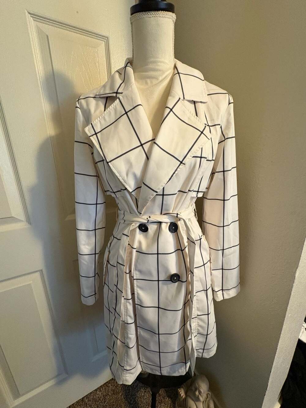 NWT Maurice’s Women's White and Navy Grid Plaid Belted Trench